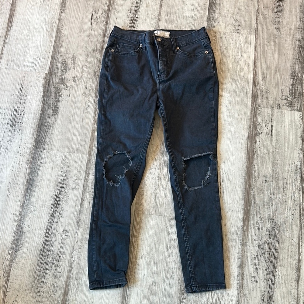 Free People Black Distressed Skinny Jeans women’s size 29